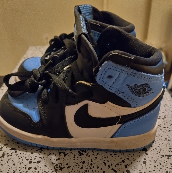 Jordan 1 High UNC ToeRetro University Blue Black